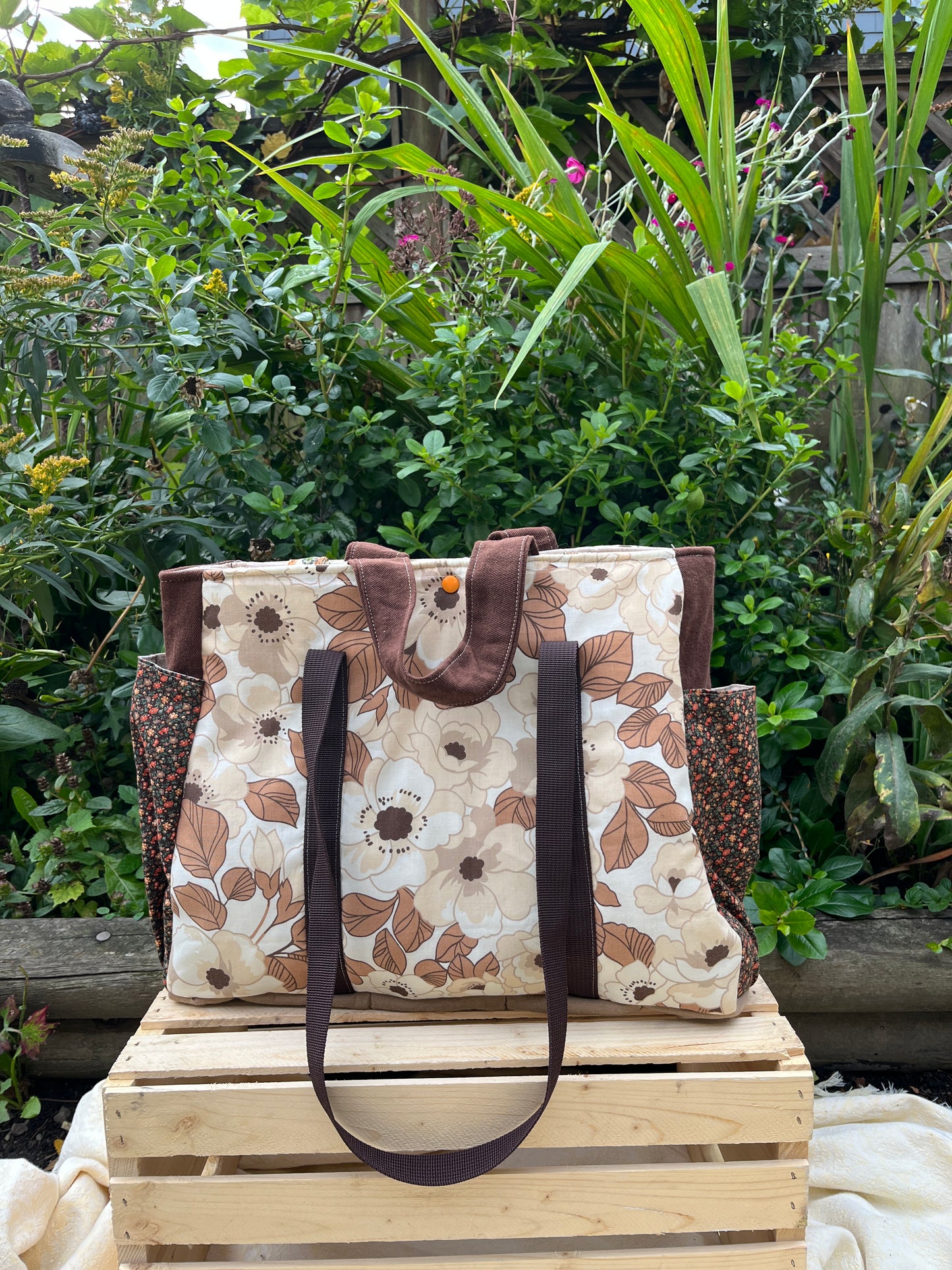 "Dogwood Branch" Sam’s Tote Bag