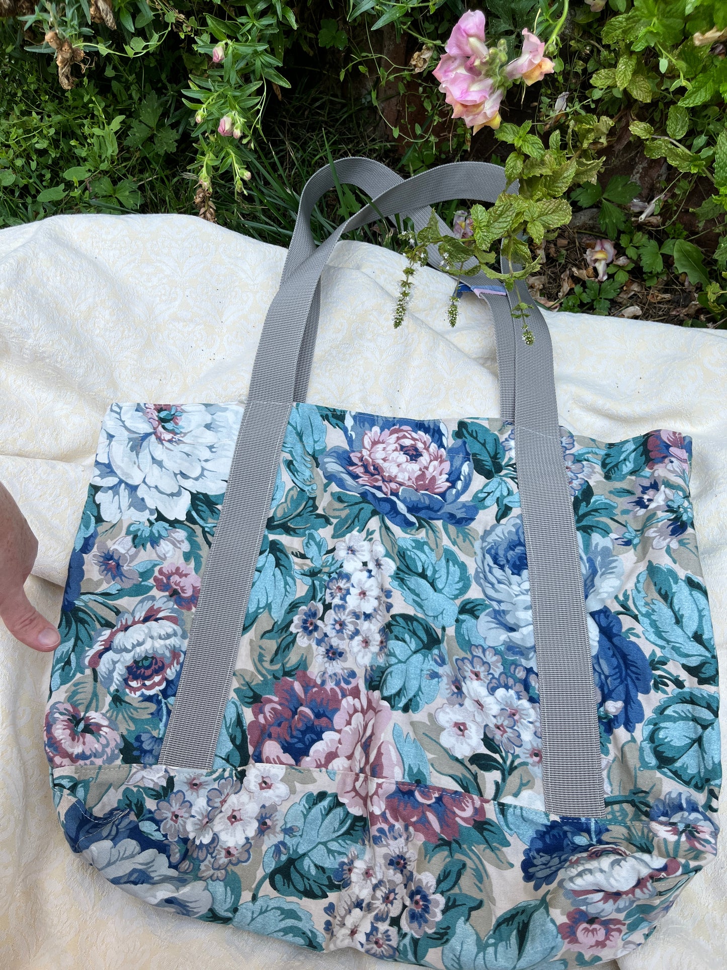 "Evening Shadows" Gloat n' Tote